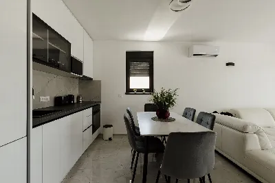 Ataköy'de Eşyalı, Havuzlu Sitede 3+1 Kiralık Rezidans Dairesi